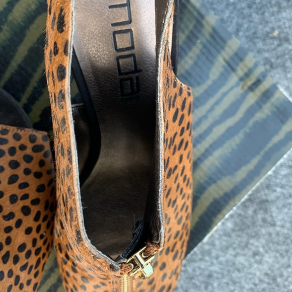 Cute leopard sling backs. - Picture 2 of 5